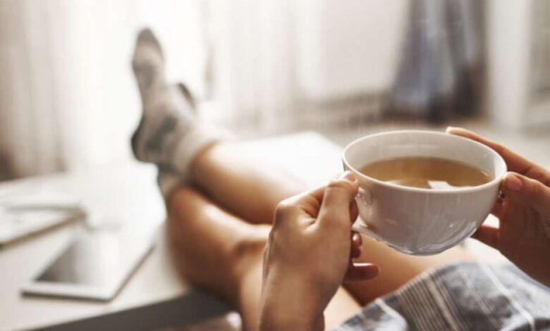 5 chás para relaxar e aliviar o estresse