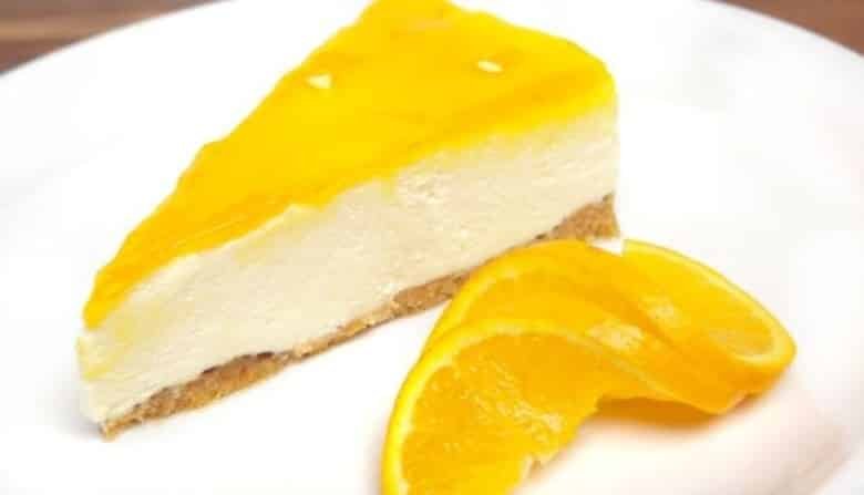 cheesecake de biscoito com cobertura de laranja