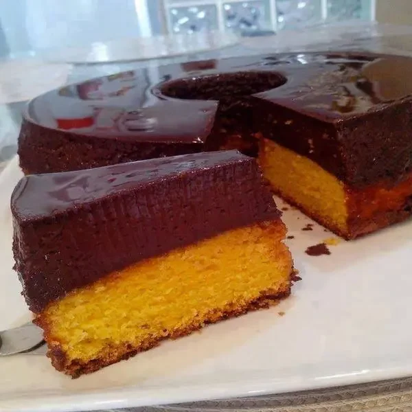 bolo de cenoura com pudim de chocolate