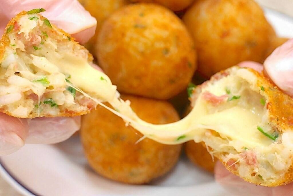 bolinho de arroz com queijo simples