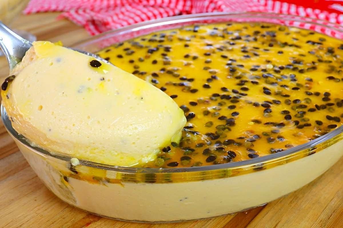 mousse de maracujá com calda leve e cremosa