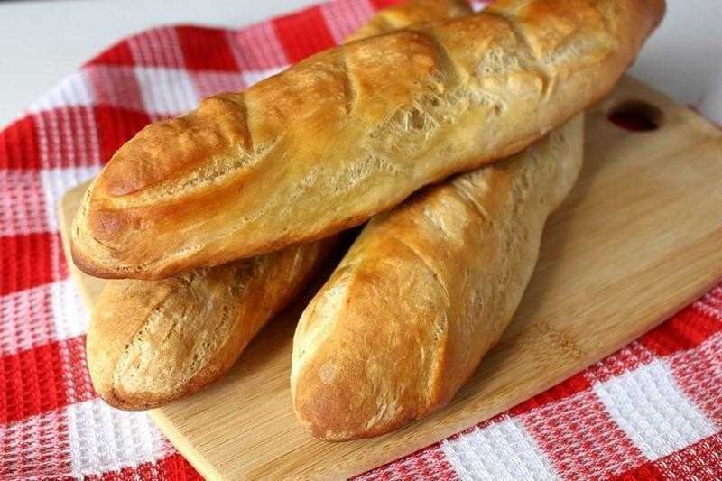 baguete caseiro crocante com 4 ingredientes