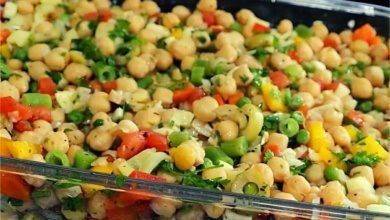 salada de grão de bico com legumes