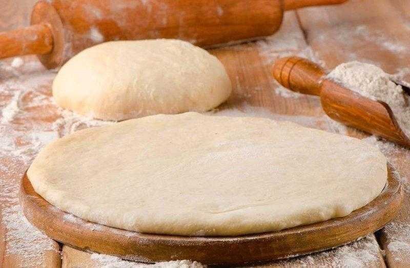 Como fazer massa de pizza caseira de maneira fácil