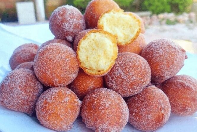 O segredo do bolinho de chuva perfeito é o VINAGRE! Depois que aprendi esse truque eu nunca mais errei