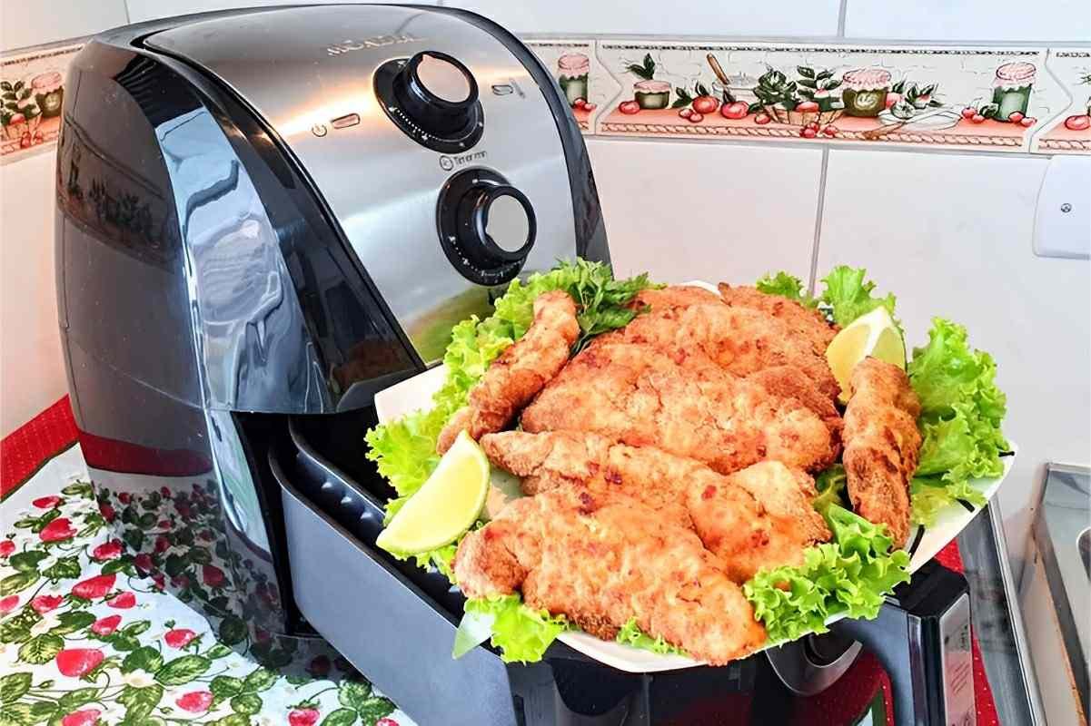 Peito de frango empanado na AirFryer sequinho crocante e delicioso