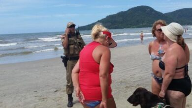 Mulher tenta expulsar deficiente visual de praia por causa de cão-guia — Bau das DICAS