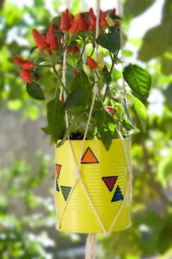 Como transformar latas em vasos com artesanato