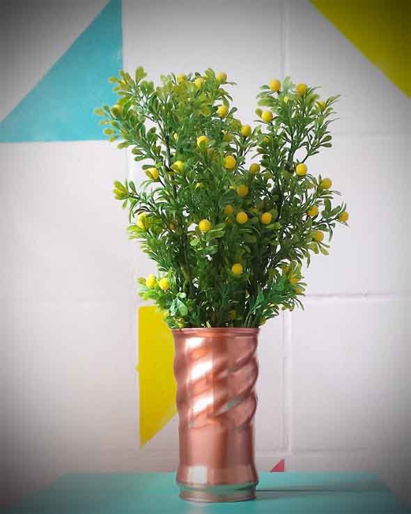 1495810385 866 como transformar latas em vasos com artesanato