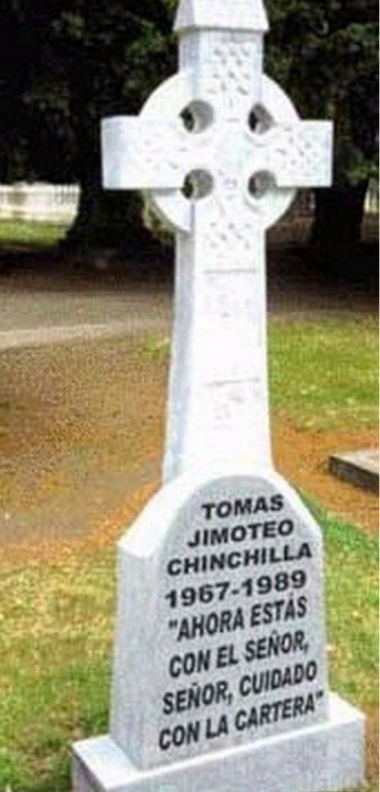 1495745734 910 15 tumulos que vao deixar voce de boca aberta nao posso acreditar que escreveram isso neles