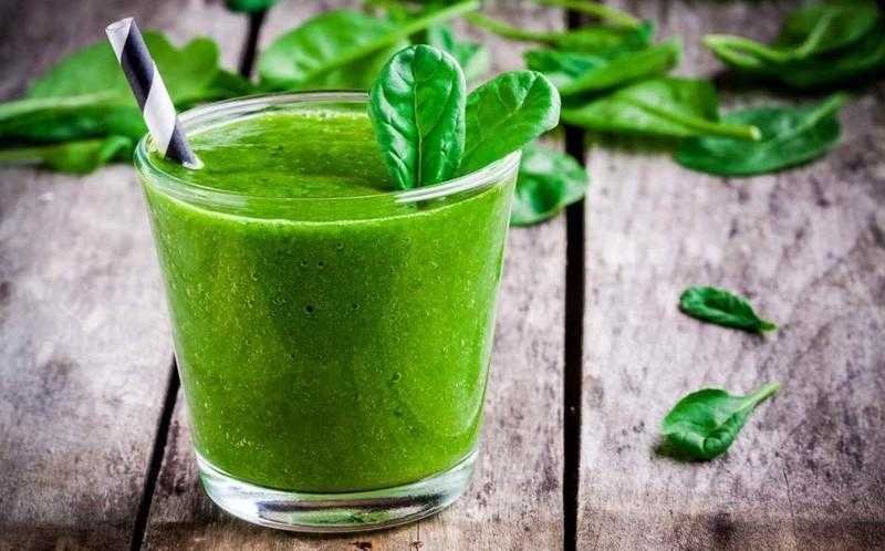 5 benefícios do suco de espinafre incríveis
