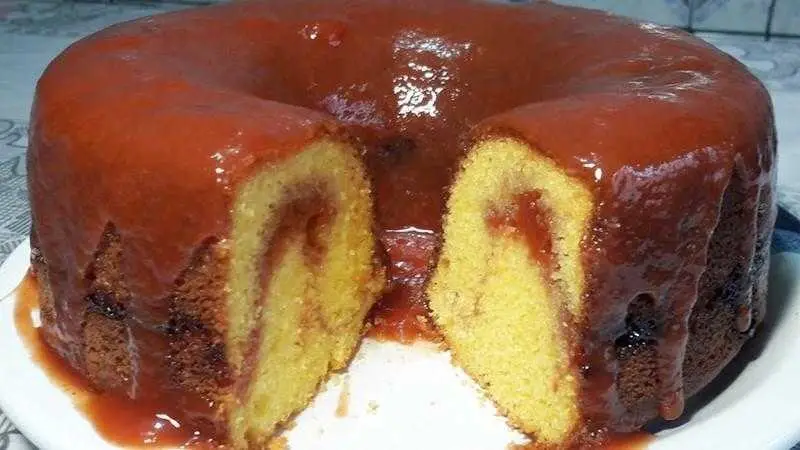 Bolo de Milho com Requeijão e Goiabada