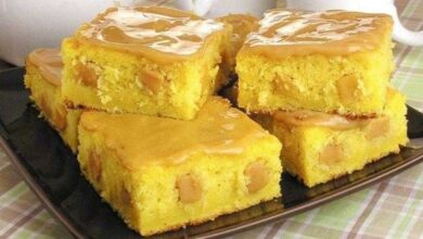 Bolo de milho com doce de leite