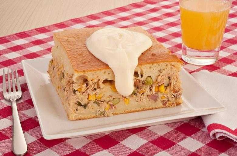 Torta cremosa de frango com requeijão