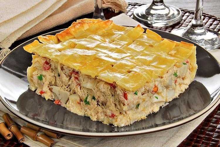 Torta de Massa de Pastel com Recheio de Creme de Palmito f