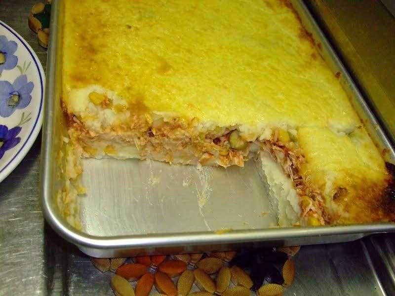 Torta de batata com recheio de frango 