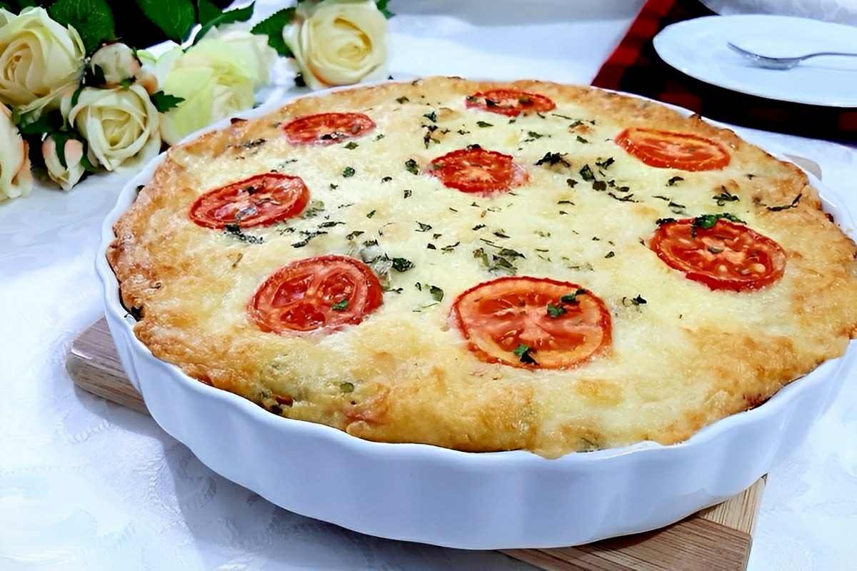 Torta salgada deliciosa recheada com presunto e requeijão cremoso