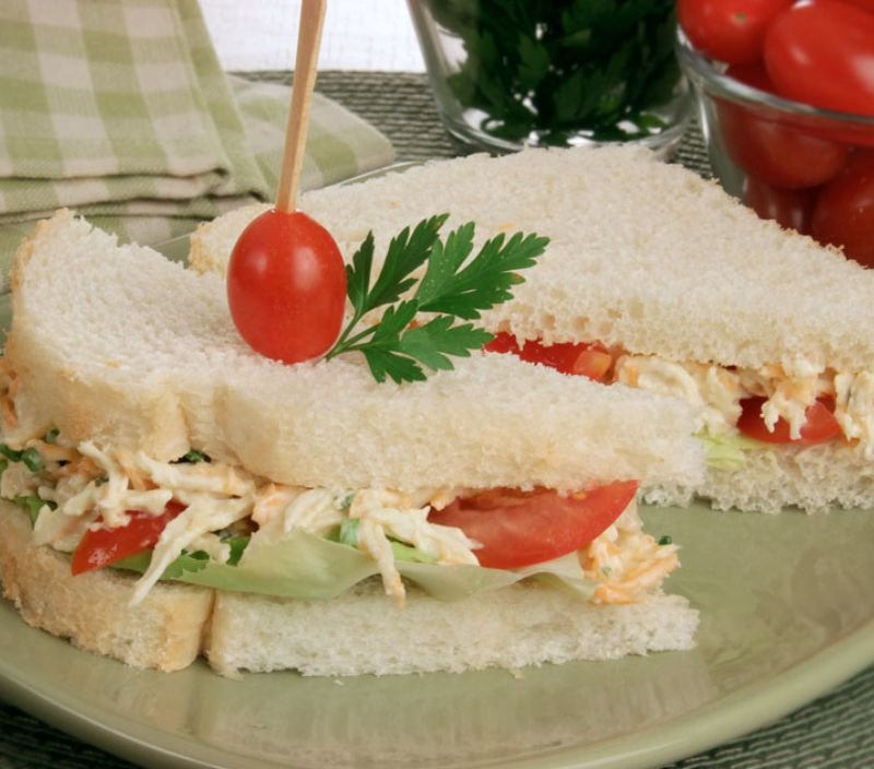 sanduíche de frango desfiado