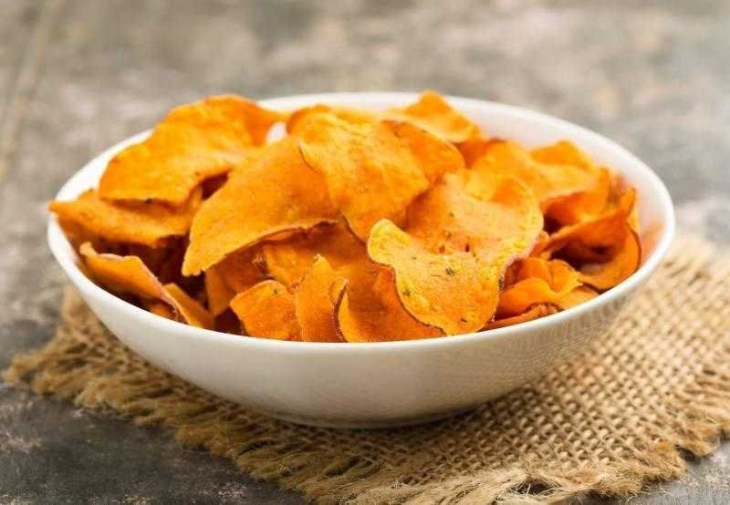 Chips de cenoura saudável e nutritivo