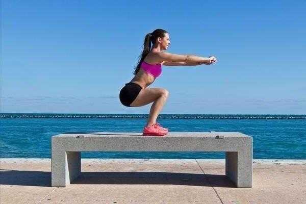 Os 3 melhores exercícios para tonificar os glúteos em casa