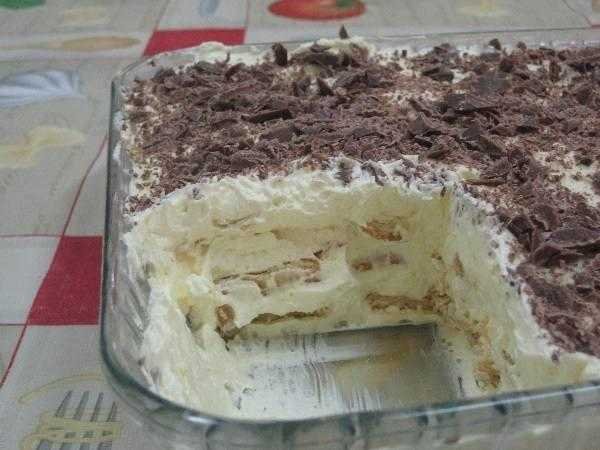 Torta de biscoito com creme de manteiga