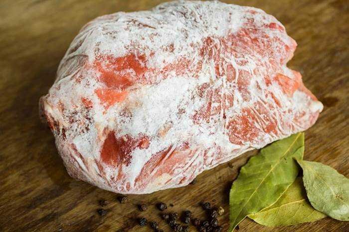 Truque caseiro para descongelar carne super rápido