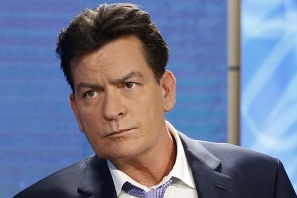1505671888 880 7 famosos que vivem com o virus hiv veja