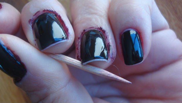 Como pintar as unhas sem borrar o esmalte