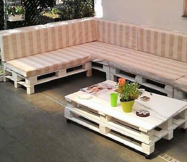 sofa de palelt com mesinha sofa de palelt com mesinha