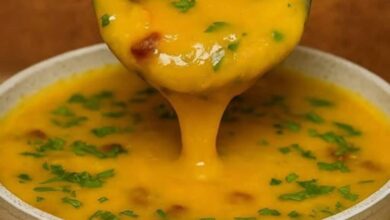 Quando faço essa receita de Caldo de Mandioca com Linguiça, não sobra nem pra contar história!