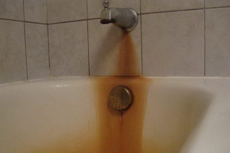 1495628042 671 7 truques geniais para manter a sua casa de banho impecavel