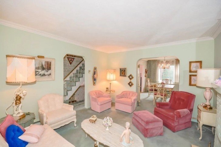14667 3 - Uma senhora de 96 anos quer vender sua casa. O corretor não acredita no que encontrou dentro