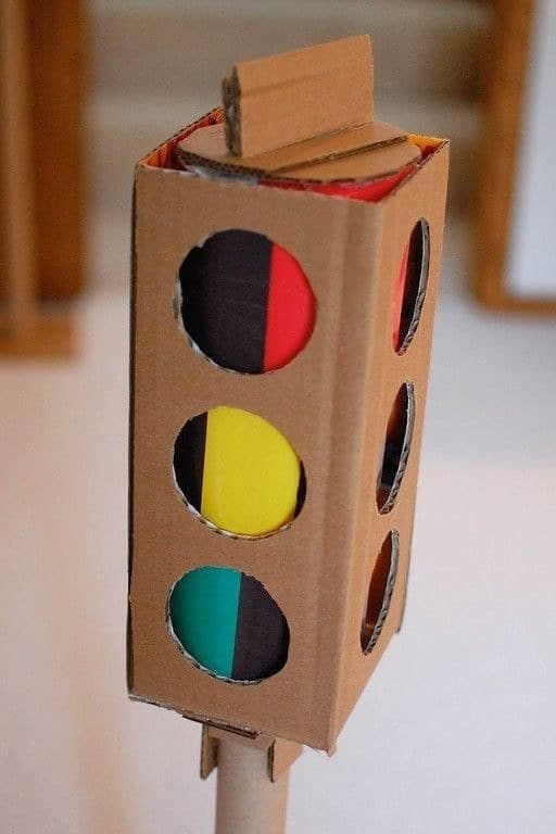 Brinquedos com Caixa de Papelão