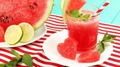 A melancia, sozinha, já é uma fruta doce. Não sendo necessário adoçar