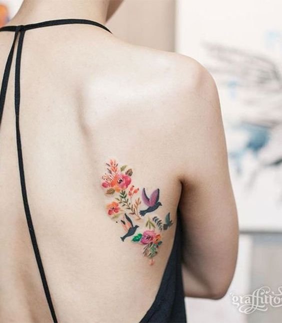 branco pássaros tatuagem de volta