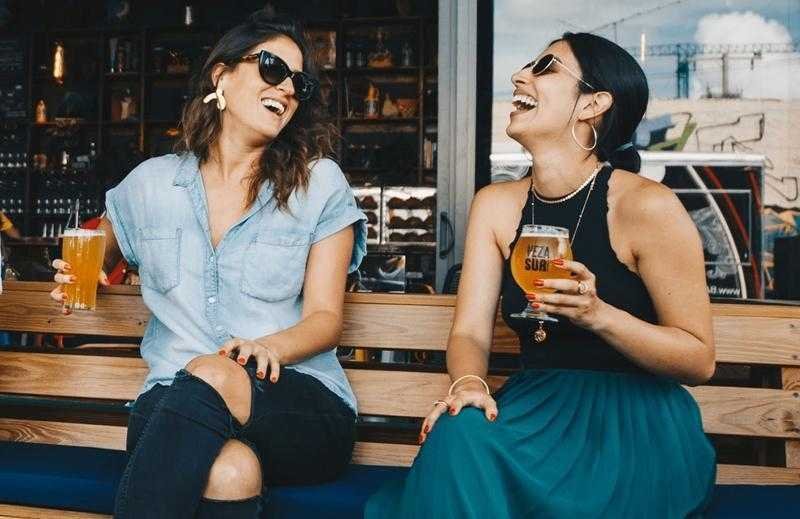 Beber cerveja é mais eficaz contra rugas do que cremes anti-idade; diz estudo