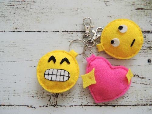 Como Fazer um Chaveiro de Emoji
