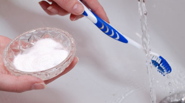elimine o tartaro e clareie seus dentes usando apenas esse remedio caseiro