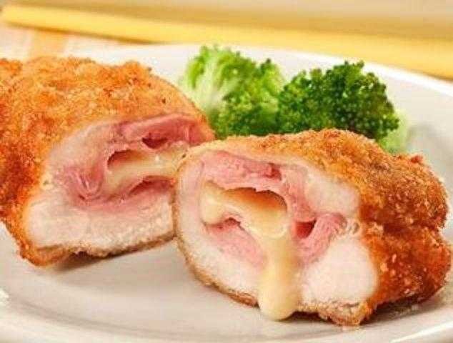 Filé de frango recheado com queijo e presunto