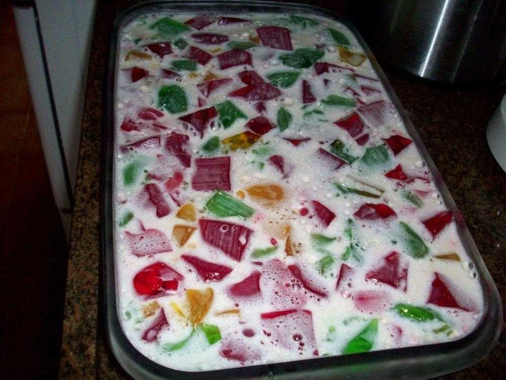 Gelatina colorida com guaraná