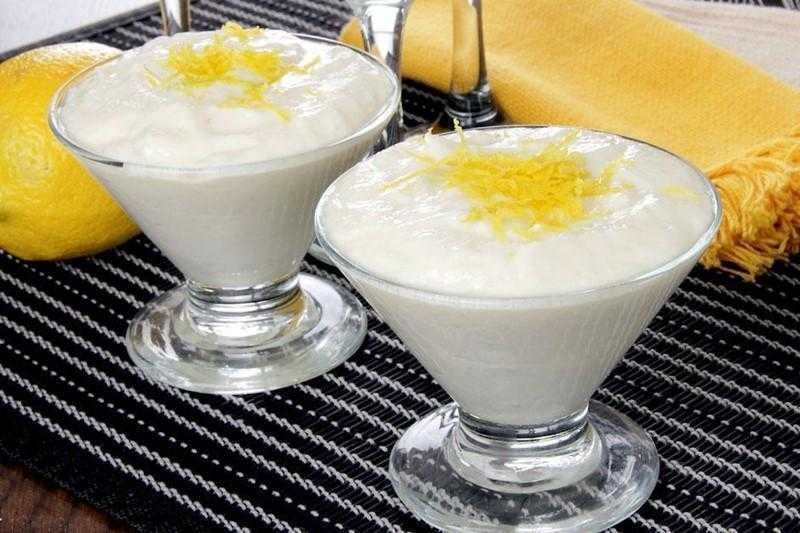 Mousse de chocolate branco com limão siciliano