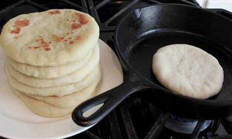 Saiba como fazer um delicioso pão caseiro de frigideira qa