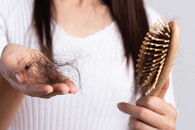 motivos da queda de cabelo