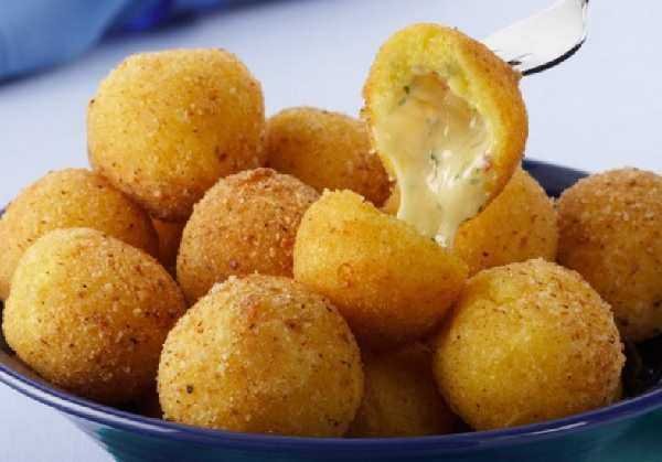 Bolinha de Mandioquinha com Queijo