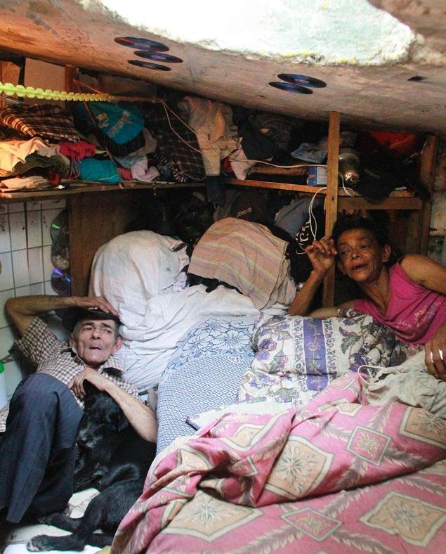 Casal colombiano vive em esgoto há mais de 20 anos