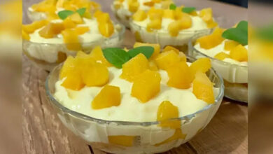 Mousse com pedaços da fruta