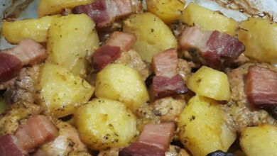 Sobrecoxa assada com batata e bacon