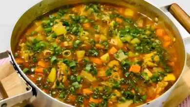Sopa de macarrão com frango e legumes, confira como preparar